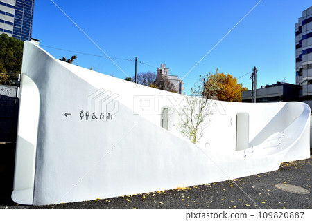 Shibuya Ward Nishi-sando public toilet scenery Shibuya Ward Nishi-sando public toilet scenery 109820887