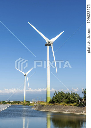 Combining wind power systems and solar power at Houlong Flood Detention Pond in Miaoli, Taiwan. 109822273