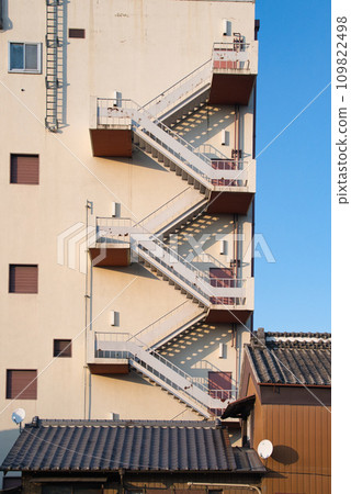 Scenery of winding stairs outside a building 109822498