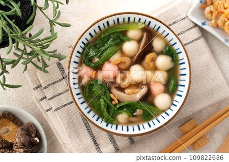 glutinous rice balls winter solstice salty glutinous rice balls red white pink Tang yuan タンユエン 団子 109822686