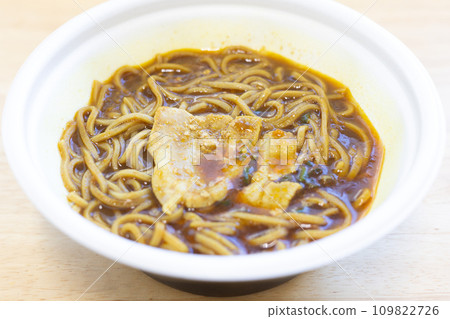 Delicious curry soba 109822726