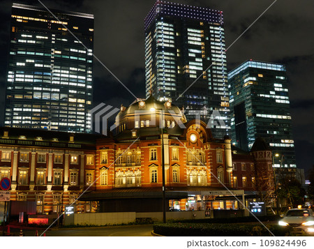 Night view of Tokyo Station and surrounding skyscrapers Night view of Tokyo Station and surrounding skyscrapers 109824496