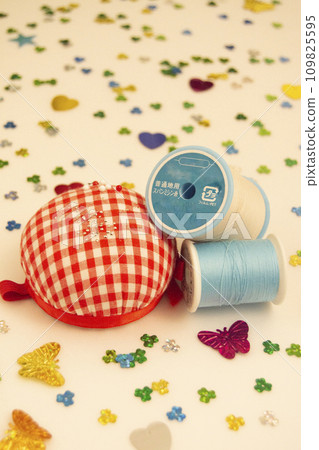 colorful sewing tools colorful sewing tools 109825595