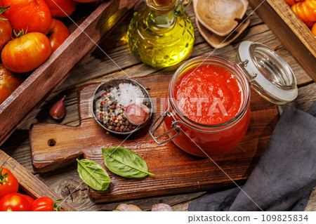 Rich homemade tomato sauce Rich homemade tomato sauce 109825834