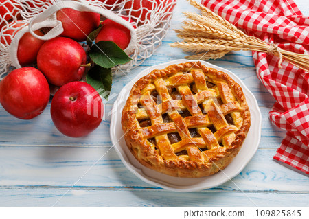Delicious Apple Pie with Fresh Red Apples Delicious Apple Pie with Fresh Red Apples 109825845