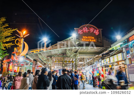 士林夜市,台灣 *部分柔焦 士林夜市,台灣 *部分柔焦 109826032