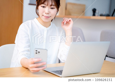 Young woman living lifestyle 109826151