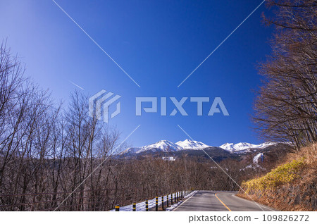 乘鞍山的雪景 109826272