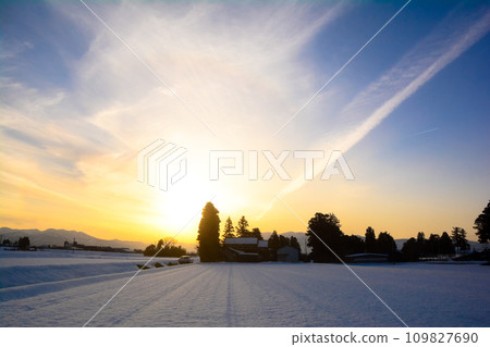 雪景分散的村莊 109827690