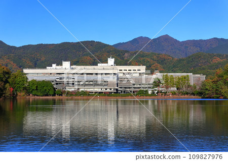 [Kyoto Prefecture] Clear skies at Kyoto International Conference Center and autumn leaves (Takaragaike Park) 109827976