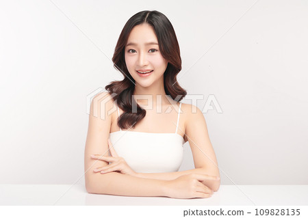Beautiful young asian woman with clean fresh skin on white background, Face care, Facial treatment, Cosmetology, beauty and spa, Asian women portrait. 109828135