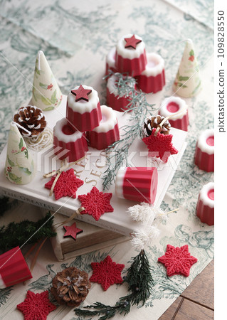 winter decorations and sachets 109828550