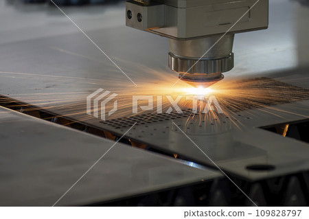 The fiber laser cutting machine cut the metal plate with the sparkling light. The fiber laser cutting machine cut the metal plate with the sparkling light. 109828797
