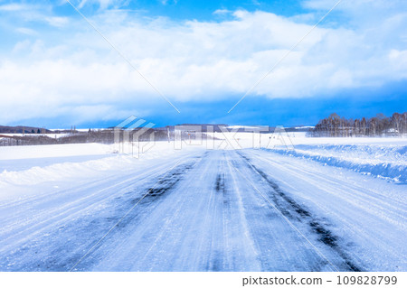 北海道冬季道路結冰 109828799