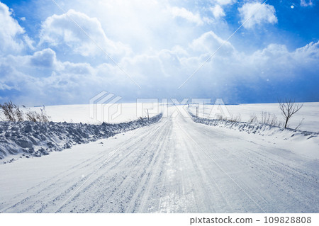A winter road in Hokkaido turned into an icy road 109828808