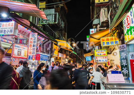 Shilin Night Market, Taiwan *partially soft focus 109830771