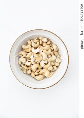 腰果白色背景 109833196