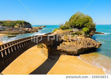 Stone bridge to the Rocher du Basta, the scenic rock and major landmark in the coast of Biarritz Stone bridge to the Rocher du Basta, the scenic rock and major landmark in the coast of Biarritz 109838651