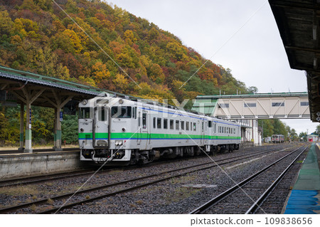 Kiha 40 Sekihoku Main Line Engaru Station 109838656