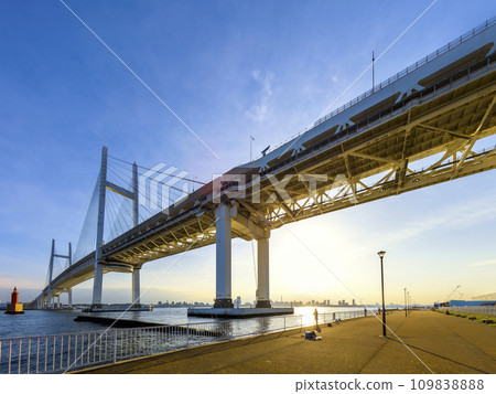 從大黑碼頭看橫濱灣大橋 / 日本橫濱 109838888