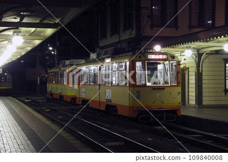 Iyo Railway: Matsuyama City Line/Streetcar (Moha 50 type late model: old color) 109840008