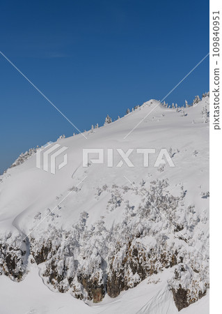 The mountain surface of Mt. Buson in winter 109840951