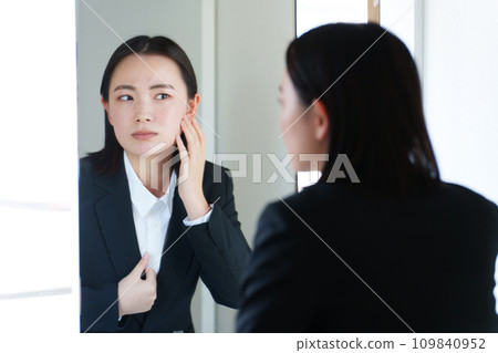 Business woman rough skin 109840952