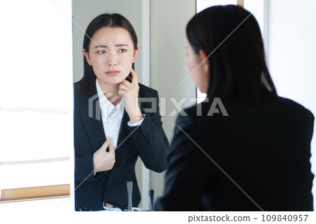 Business woman rough skin 109840957