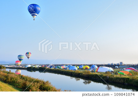 Hot air balloon · balloon 109841074