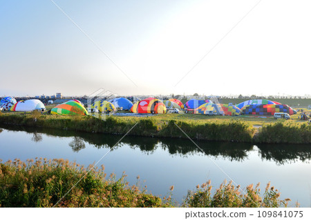Hot air balloon · balloon 109841075