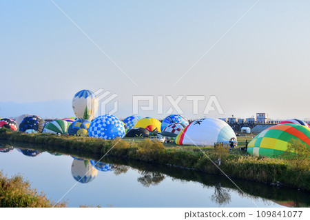 Hot air balloon · balloon 109841077