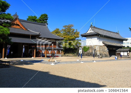 [佐賀縣]晴天時的佐賀城本丸宮和鯱門 109841564