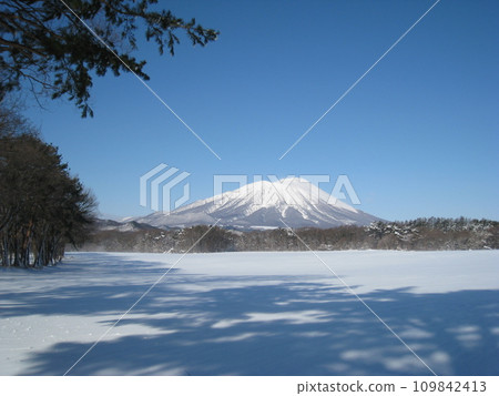 Mt. Iwate seen from the ranch in the clear and bitter cold Mt. Iwate seen from the ranch in the clear and bitter cold 109842413