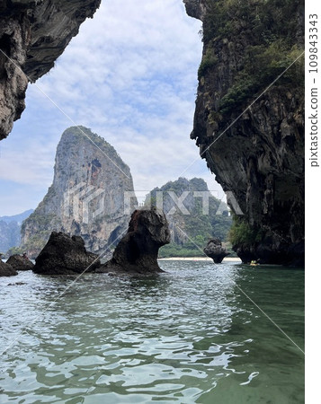 Beautiful view of Railay beach and coastline in Krabi province, Thailand Beautiful view of Railay beach and coastline in Krabi province, Thailand 109843343
