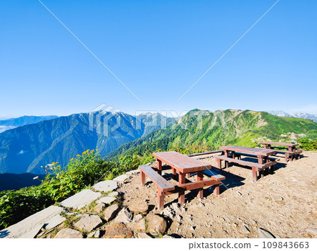 Climbing Mt. Jijigatake in summer (view of Mt. Harinoki and Mt. Renge from Taneike Sanso) Climbing Mt. Jijigatake in summer (view of Mt. Harinoki and Mt. Renge from Taneike Sanso) 109843663