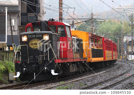 嵯峨野觀光鐵道：無軌電車（京都府京都市） 109845530