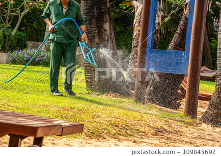 Man watering the lawn 109845692