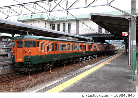 赤穗線115系列湘南色彩(播州赤穗至總社) 赤穗線115系列湘南色彩(播州赤穗至總社) 109845946