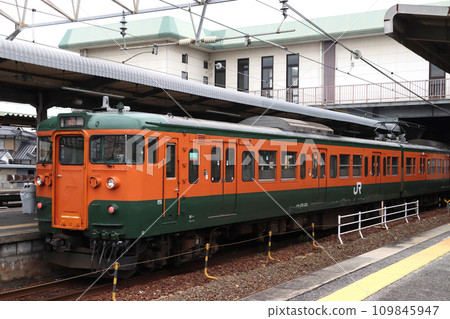 赤穗線115系列湘南色彩（播州赤穗至總社） 109845947