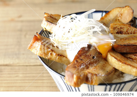 Thick-sliced char siu bowl topped with soft-boiled egg 109846974