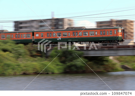 Sanyo Main Line 115 series Shonan color (Okayama area) Sanyo Main Line 115 series Shonan color (Okayama area) 109847074