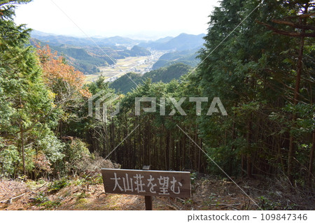 丹波國:明智光秀所建造的金山城周圍的登山道 丹波國:明智光秀所建造的金山城周圍的登山道 109847346