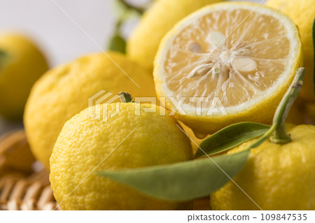 籃子裡的柚子 109847535