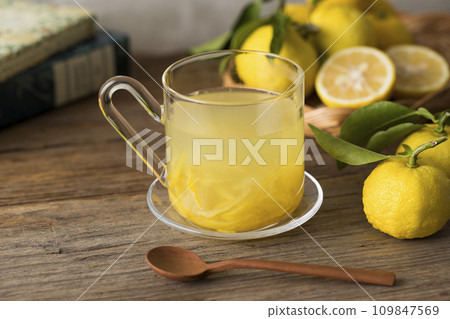 Yuzu hot drink 109847569