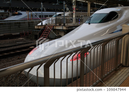 [交通形象]東海道新幹線（東京車站） 109847944