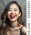 一位年輕的亞洲女性微笑的美麗形象（AI 生成） 109848981