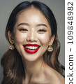 一位年輕的亞洲女性微笑的美麗形象（AI 生成） 109848982