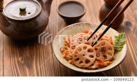 Home cooking lotus root kinpira Home cooking lotus root kinpira 109849123