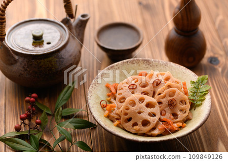 Home cooking lotus root kinpira 109849126
