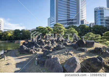 Kyu-Shiba Rikyu Imperial Garden Nakajima stone arrangement 109849232